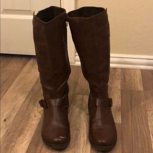 Brown buckle boots